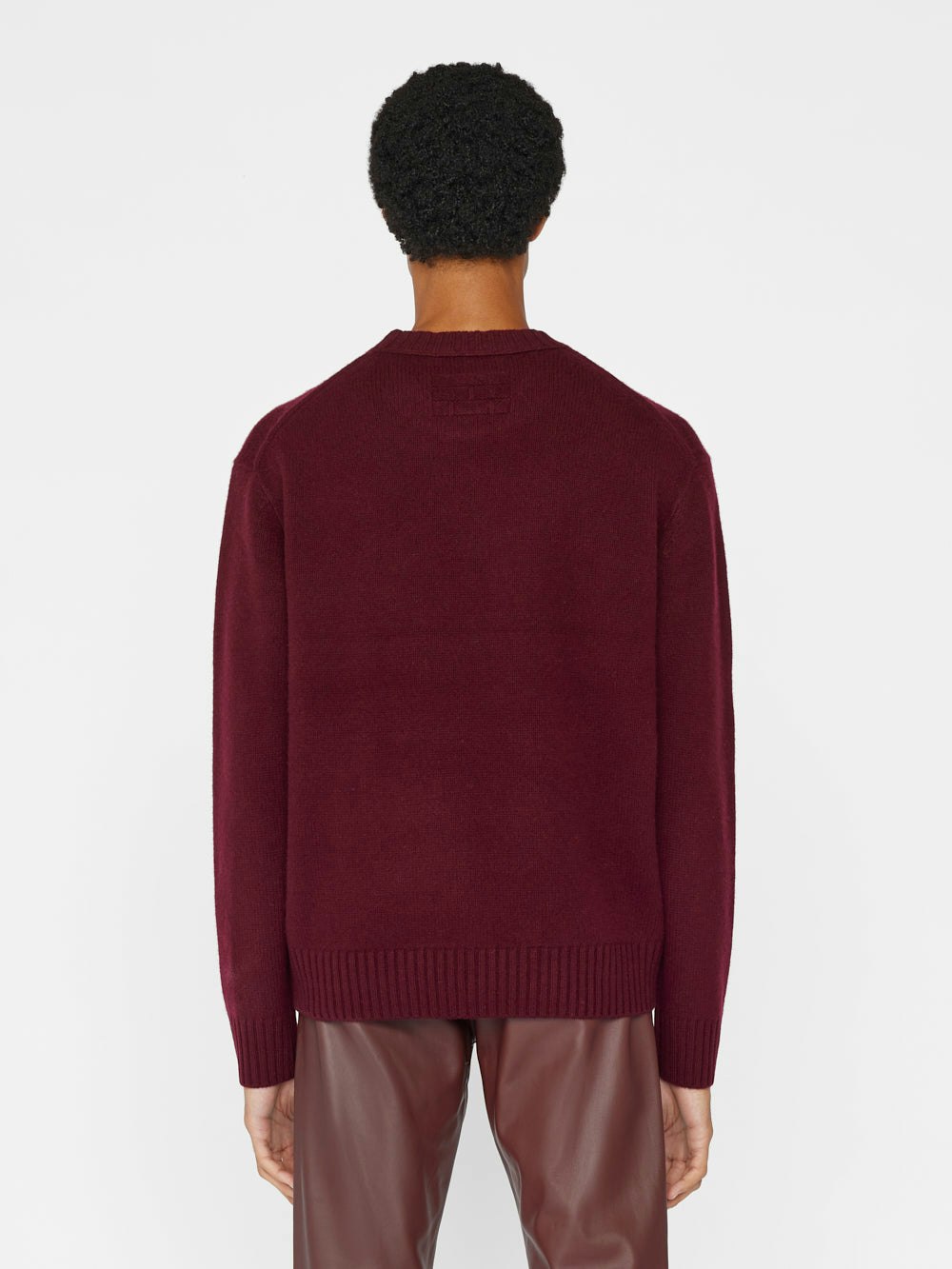 crewneck back view alt:fit1